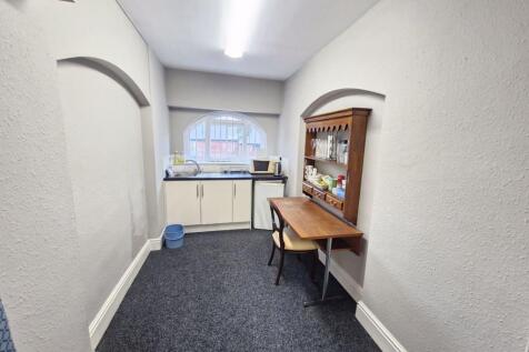 Office to rent Image 5