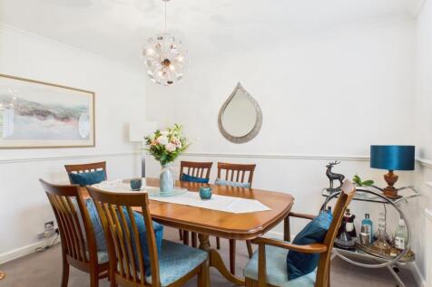 CAM03729G0-PR0056-STILL021