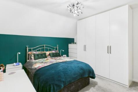 CAM03729G0-PR0201-STILL030