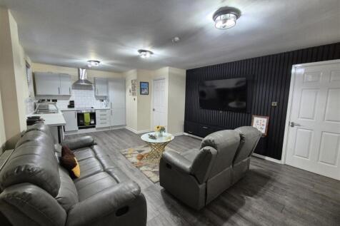 Open Plan Kitchen &amp; Living Area