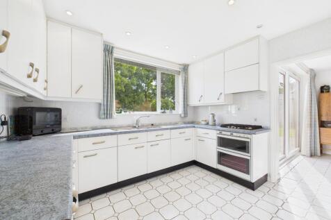 CAM02136G0-PR0470-STILL022