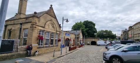 Retail Property (high street) to rent Image 4