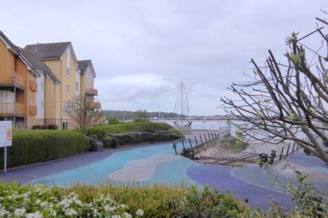 3 bed flat to rent Cromarty House, Chatham ME4