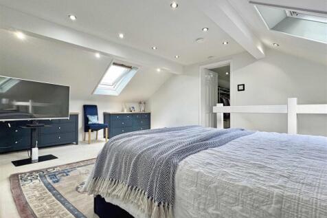 Master Bedroom b.jpg