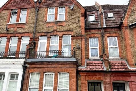 1-bed parking on Ashlake, London, SW16, £1,400/mo