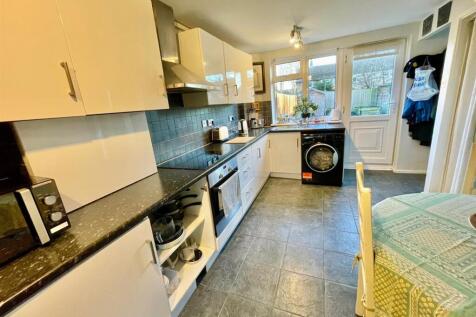 8 Ashwood Rd Kitchen 1.jpg