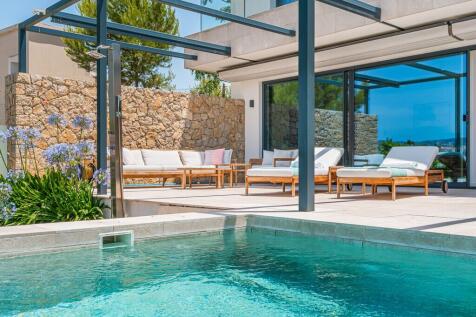 Pool and Exterior (1
