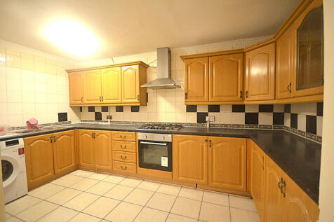 Seven bedroom End Terrace House to rent Loxford L
