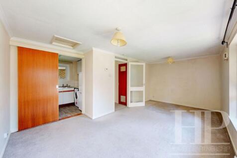LOUNGE / BEDROOM AREA
