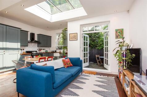 Open Plan Reception to Kitchen