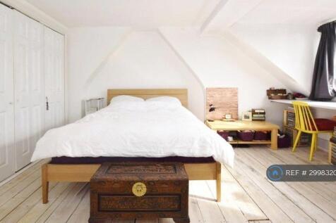 Bedroom 3 With En-Suite: 5.64m x 5.46m