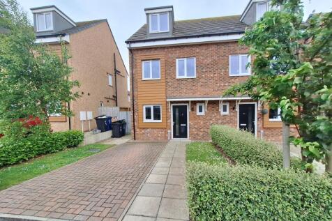 3-bed semi-detached on Gordon Street, South Shields, South Tyneside, £680/mo