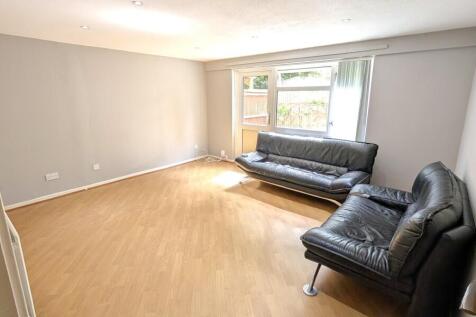 Woking, Surrey, GU21 photo 3