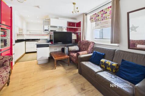 Worple Road, (Basement flat), Epsom, Surrey. KT18 photo 3