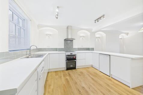 CAM04018G0-PR0129-STILL001