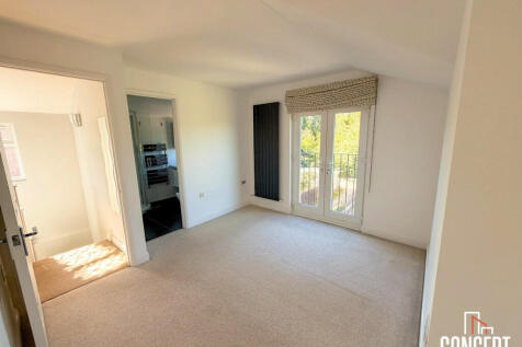 Stoneleigh Avenue, Worcester Park, Surrey, KT4 photo 4