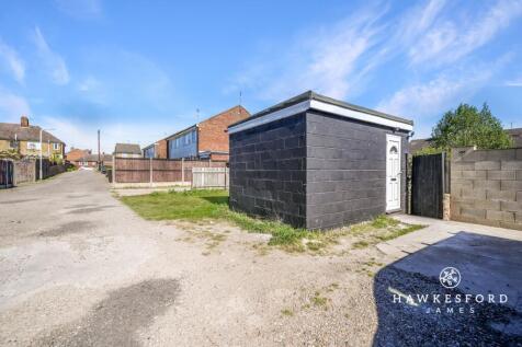 Crown Road, Sittingbourne - Parking / Studio