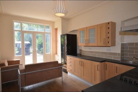 HMO Licensed 5 bed terraced house to rent Ashburn