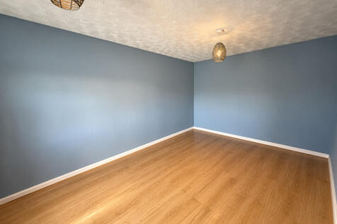 Empty Blue-Grey R...