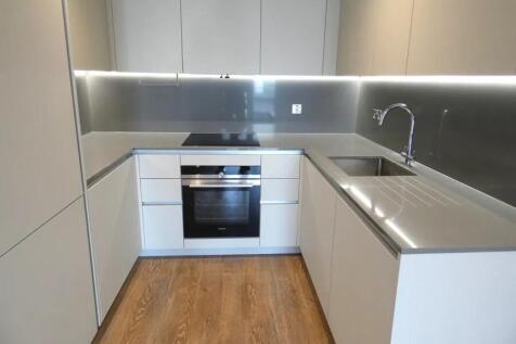 Woking, Surrey, GU22 photo 2