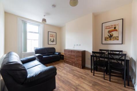 4-bed flat on £170pppw - Holly Avenue, Jesmond, £2,946/mo