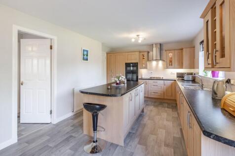 Kitchen / Dining Area