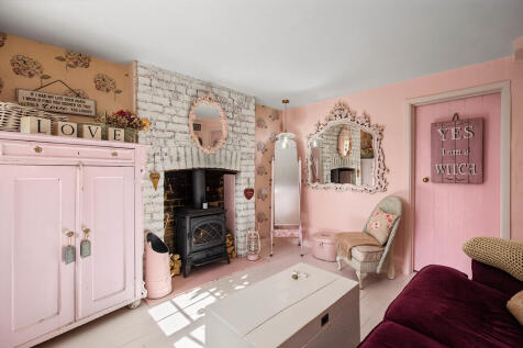 Living Room - Ang...