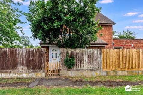 Towcester, NN12 - property photo