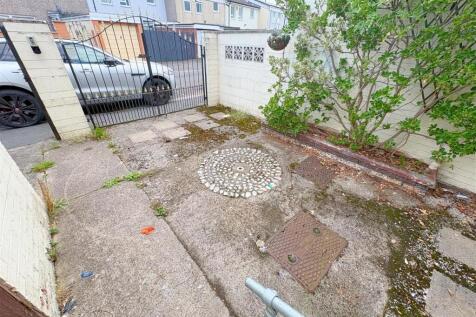 Front driveway.jpg