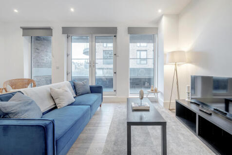 Luxury 2 Bedroom, 1 Bath Apartment for Short-Let