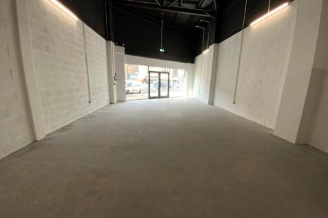 Retail Property (high street) to rent Image 3
