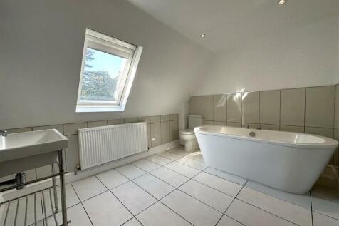Master En-Suite Bathroom 430