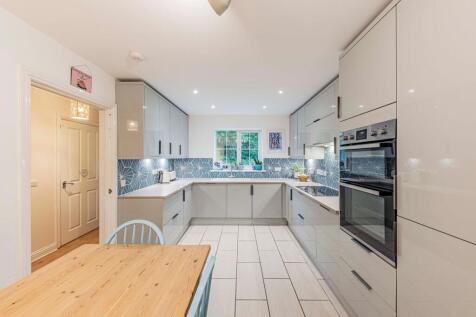 Kitchen/Dining Room (2)