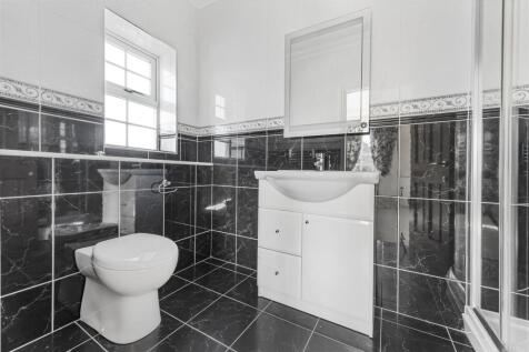 En-suite - Bedroom 4