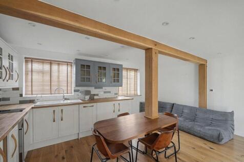 Kitchen/ Living Room