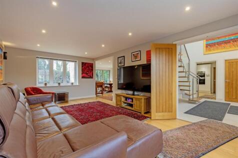 Reception Room-3.jpg