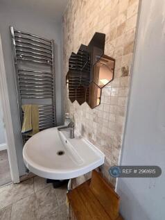 Top Floor Bathroom 