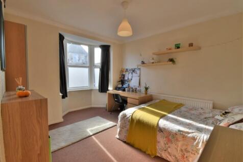 4 DOUBLE BEDS - CROOKES - SPRINGVALE ROAD photo 4