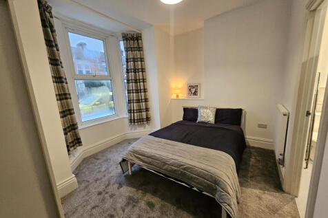 Luxury En-Suite Bedroom in a Professional Sharers