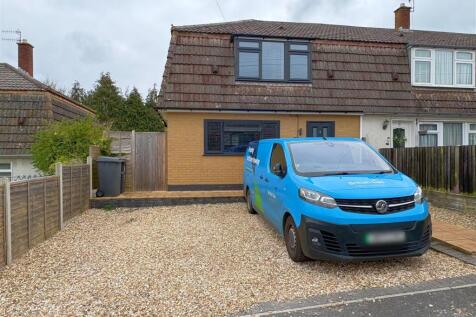 Front shot of property and driveway.jpg