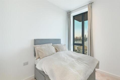Fairwater House, Royal Wharf,  E16 photo 3