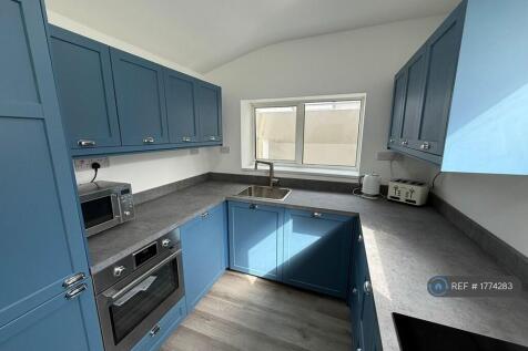 Brand New Kitchen With Integrated Appliances 