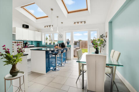 Dining Area | Kitchen