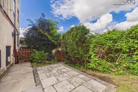 Private Garden with Patio &amp; Established Planting
