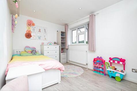 28 Gwynne - Bedroom 1.jpg