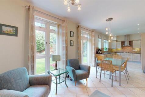 KITCHEN/FAMILY/BREAKFAST ROOM