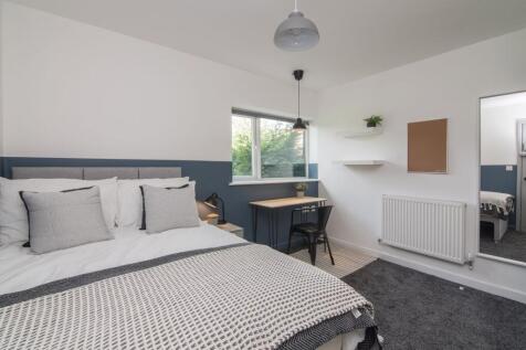 6 Double Bedrooms with En-suite