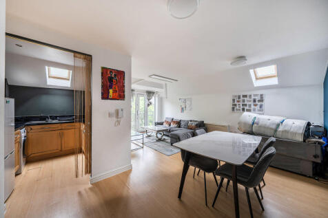 Lounge/Dining Area/Kitchen