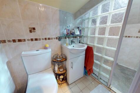 Laurel Road, Bathroom