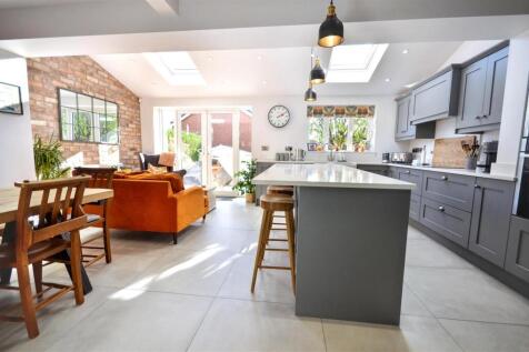 Open Plan Dining / Kitchen / Family Room